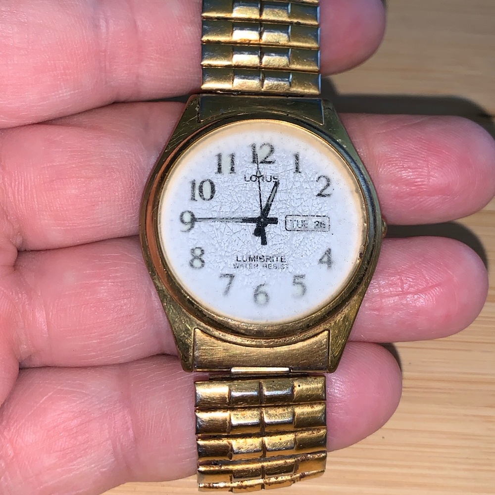 Lorus: Vintage Men’s Quartz Watch w/ Flex Band